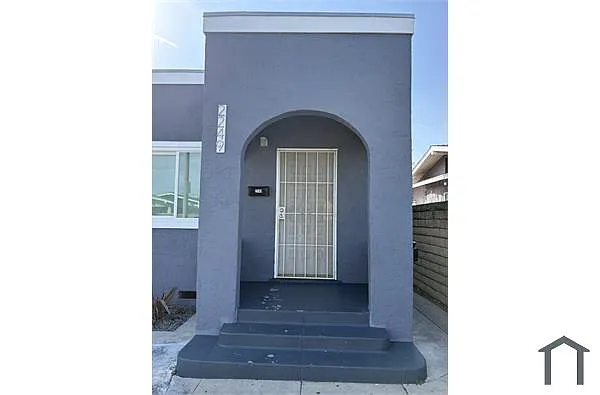 Building Photo - 2249 Myrtle Ave
