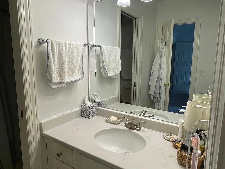 2060 Graybar Ln — Photo 10