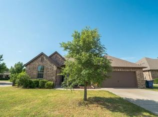 2500 Goodnight Trl, Sanger, TX 76266