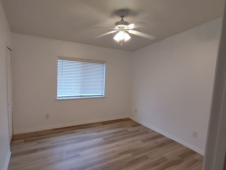 1st image of 1140 Windsor Lake Cir