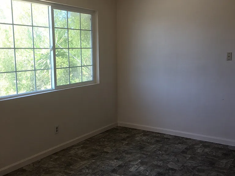 2576 Mohawk Ct — Photo 2