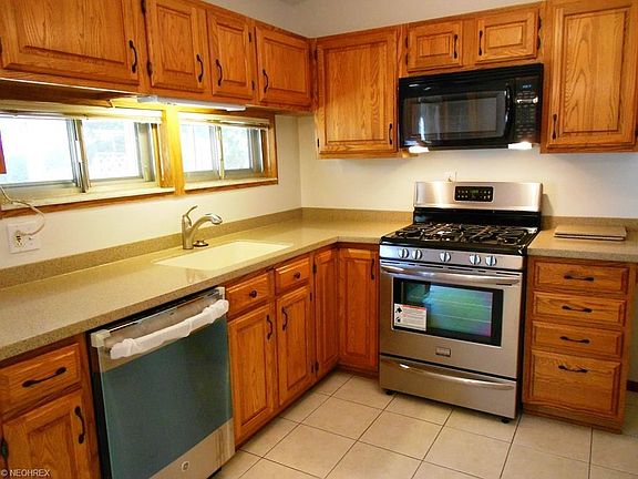2nd image of 139 Pinewood Dr