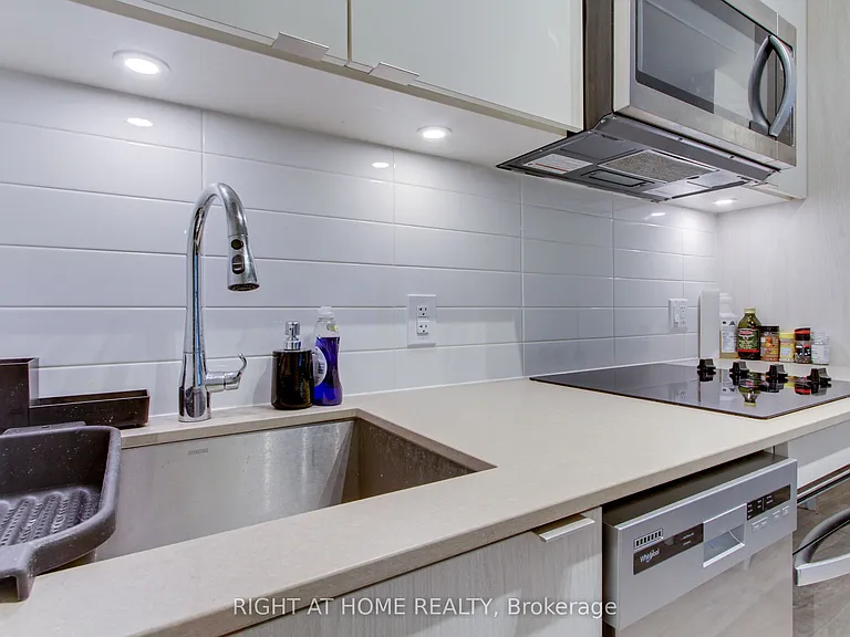 70 Princess St #312B — Photo 7
