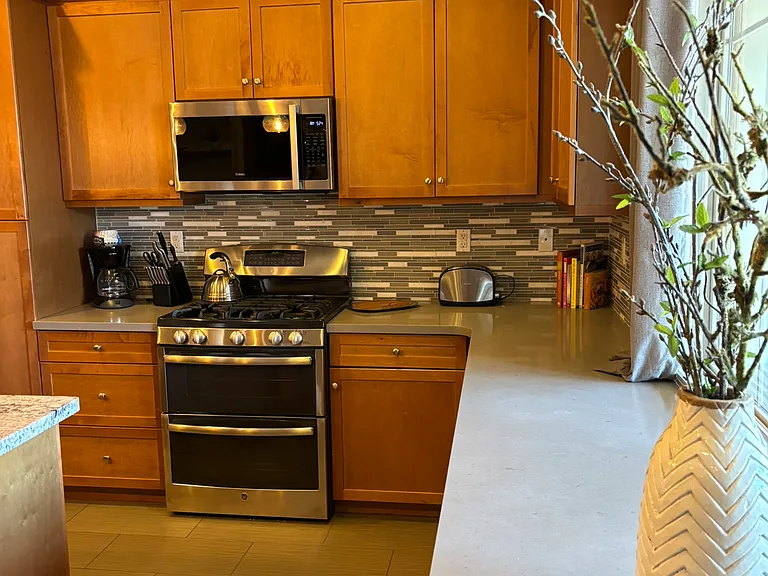 Another view of the kitchen