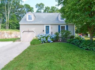 8 Maplewood Rd, Shrewsbury, MA 01545