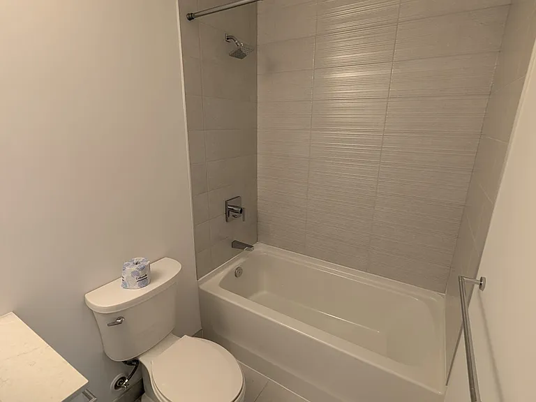 75 James St S #612 — Photo 14