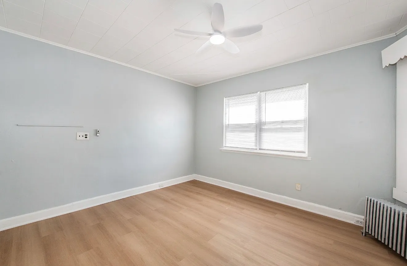 3 bed, 1100 sqft, $2,150 — Photo 4