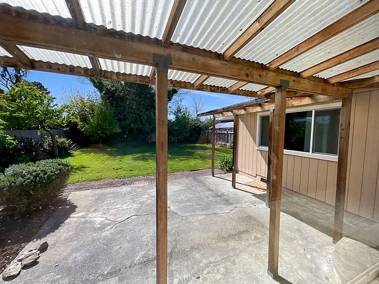2245 Baldwin St — Photo 21