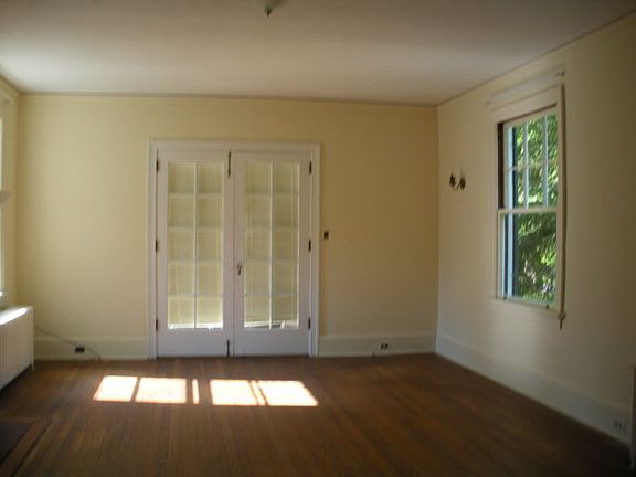 4th image of 365 Mirror Lake Dr