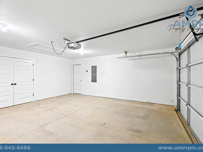 313 Foliage St — Photo 17