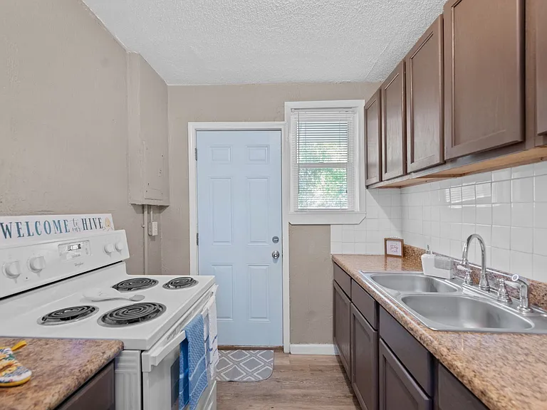 2101 W Romana St — Photo 6