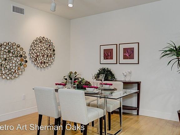 5th image of 14140 Moorpark St APT 213