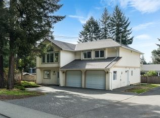 5272 Cordova Bay Rd, Saanich, BC V8Y2L4