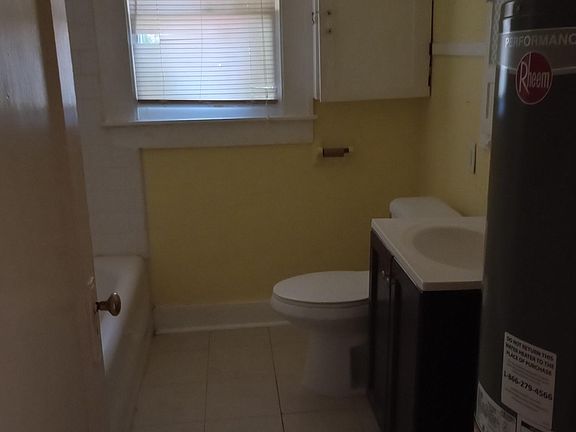 4th image of 2404 Vincent St