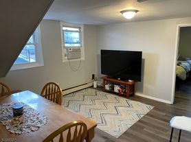 318 E 1st Ave, Roselle, NJ