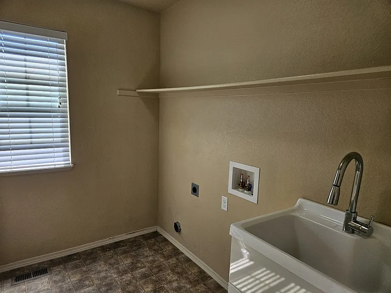 8444 Vanderwood Rd — Photo 17