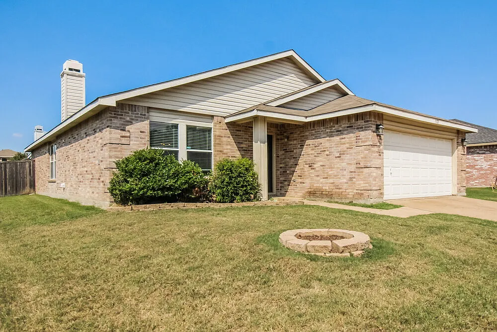 3 bed, 2.0 bath, 1868 sqft, $2,140 — Photo 3