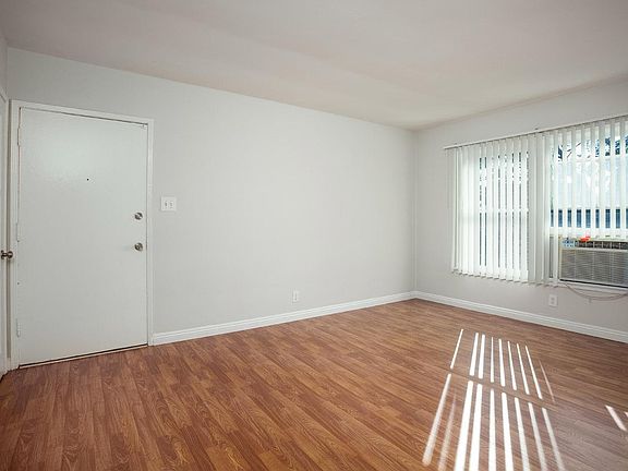 4th image of 363 W Providencia Ave