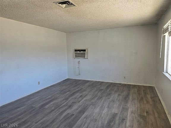 5th image of 708 Veronica Ave