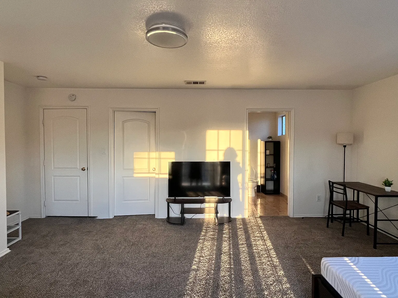 Studio, 500 sqft, $1,800 — Photo 3