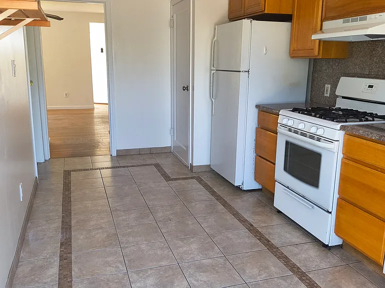 33 Grove St — Photo 2