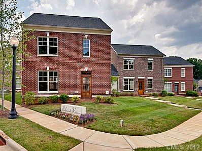 2nd image of 207 Vesta St
