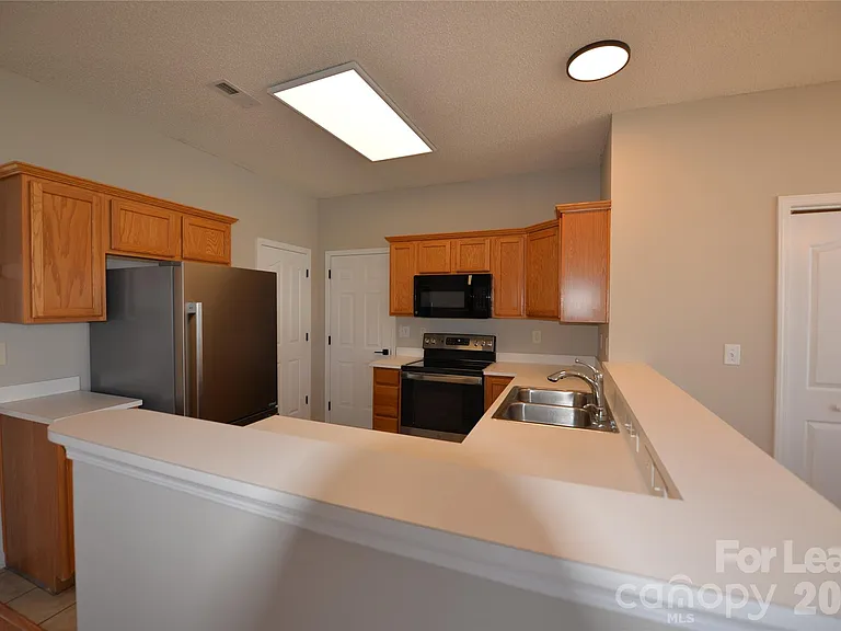 12531 Deaton Hill Dr — Photo 9