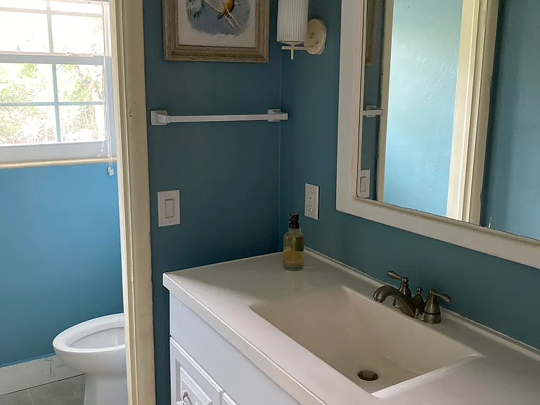 618 Holly Rd — Photo 2