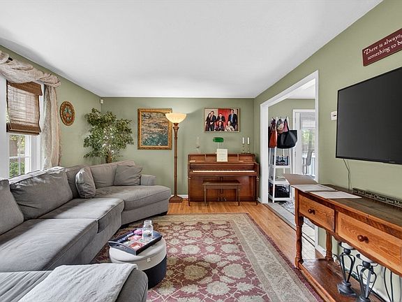 2nd image of 8 Amvet Dr #1