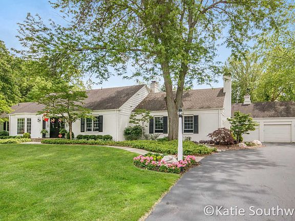 2nd image of 2910 Oak Hollow Dr SE