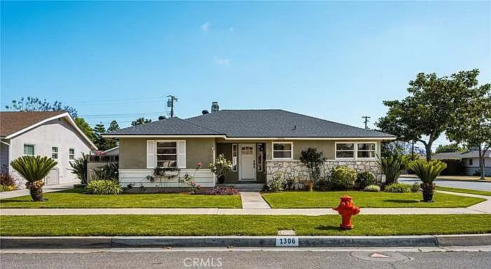 1306 E Rose Ave — Photo 1
