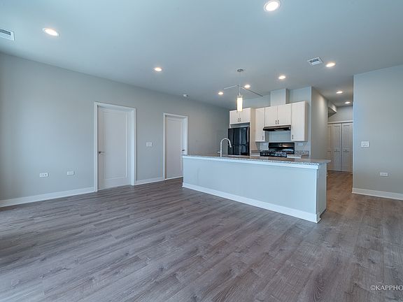 5th image of 3218 S Archer Ave Unit 205