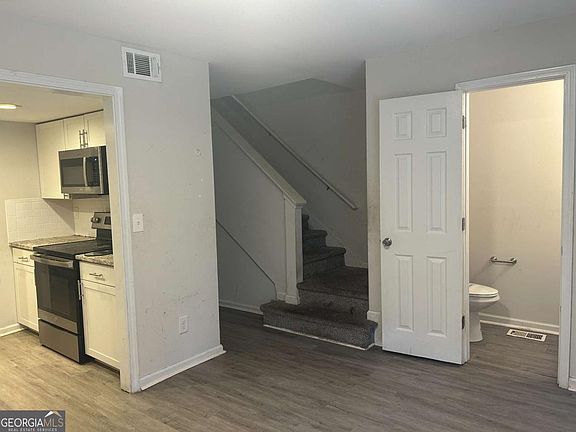 3rd image of 2604 Campbellton Rd SW APT D4