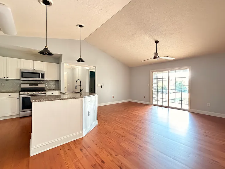8013 Cranes Crossing Dr — Photo 8