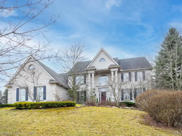 17770 Stonebrook Dr, Northville, MI 48168