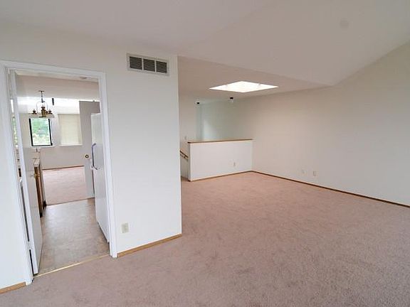4th image of 266 Beachview Ave