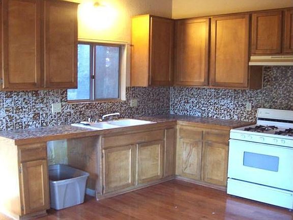 large ktichen, lots of space and storage