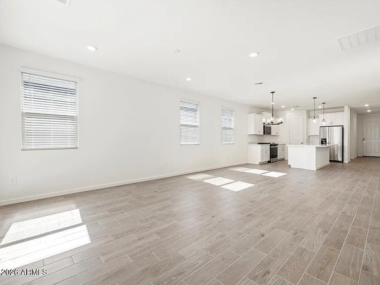 2384 E Enantio Rd — Photo 32