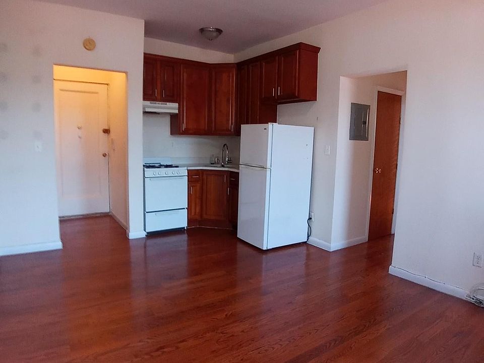 1st image of 11626 Metropolitan Ave #4X