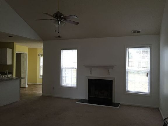 3rd image of 3913 Goforth Dr