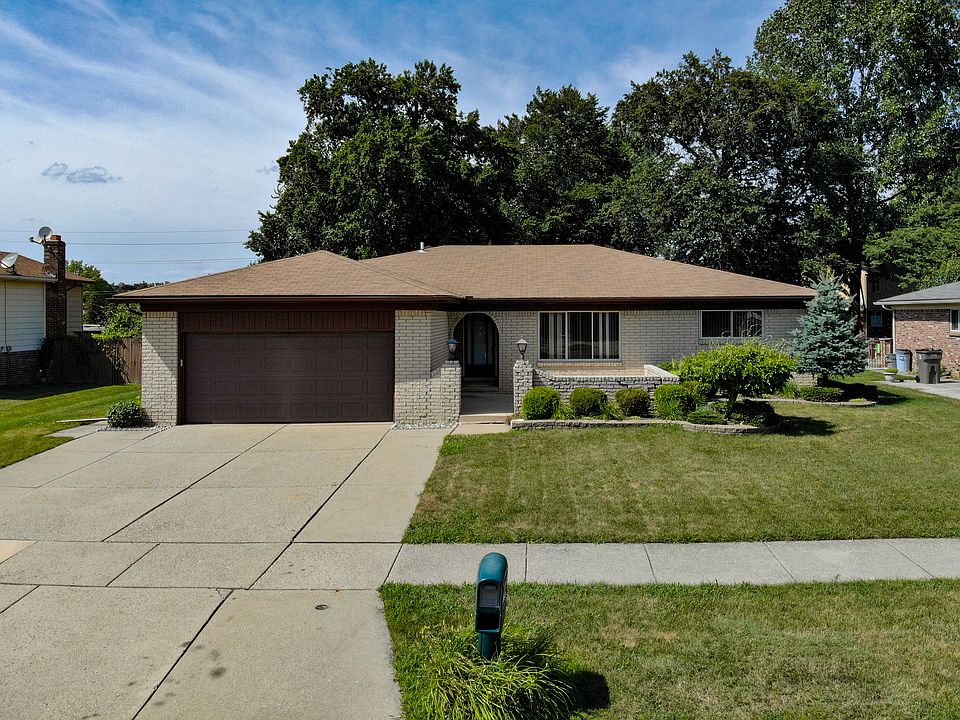 1st image of 38836 Gainsborough Dr