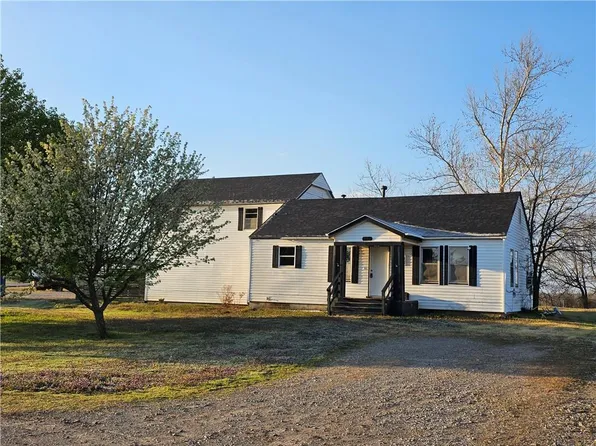 303 Hayes Dr, Wellston, OK 74881
