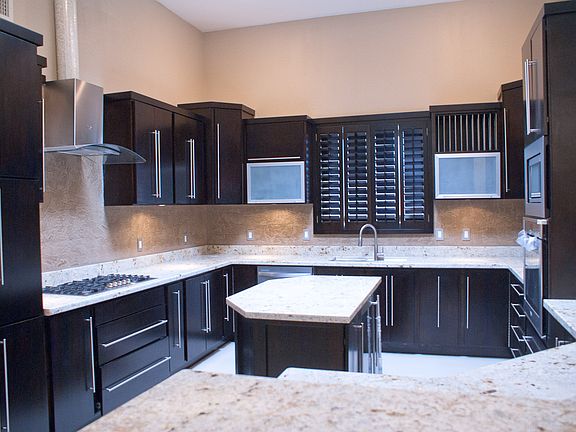 3rd image of 5944 Cartagena Cir