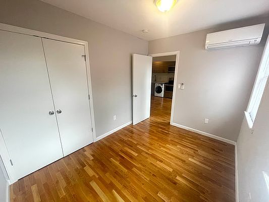 5th image of 726 Courtlandt Ave #3R