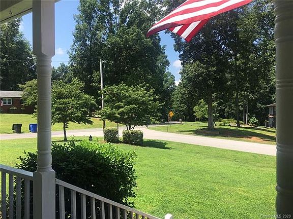 4th image of 1806 Timberlake Dr