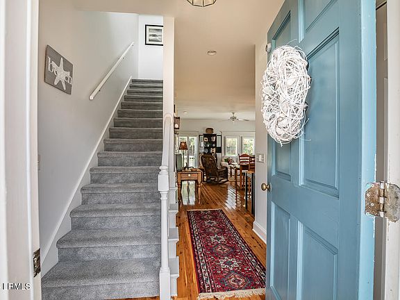 4th image of 105 Ocean Point Drive