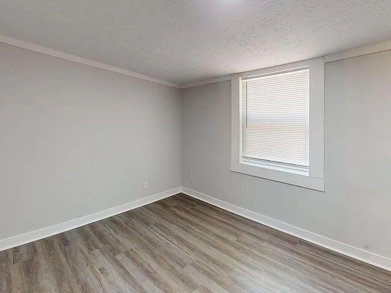 1043 N Holmes Ave — Photo 10