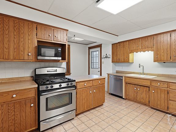 4th image of 3539 N Vincennes Trl