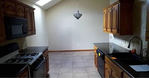 5th image of 631 Stoneridge Dr