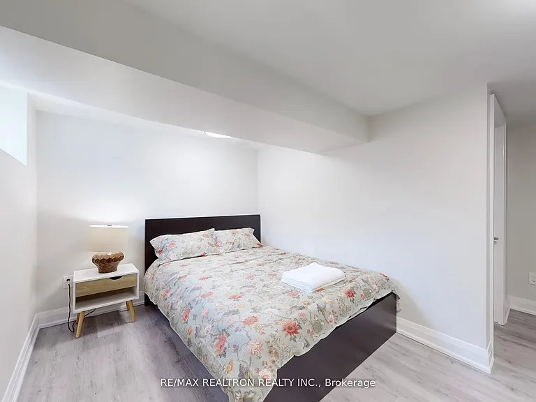 418 Marybay Cres #LOWER — Photo 17